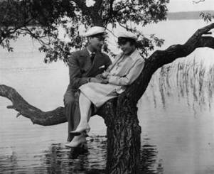 Magda Holm and Einar Axelsson in Flickan I Frack (1926)