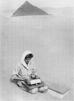Barbara Cole doing continuity for Lawrence of Arabia. Image courtesy of http://www.scriptsupervisors.co.uk/.