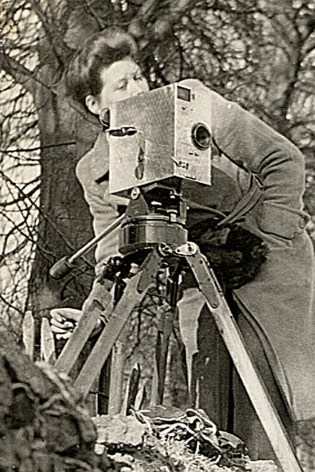 Kay Mander directing Near Home (1946) © Courtesy of Kay Mander Collection
